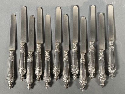 Six fourchettes à huitres en argent ciselé...