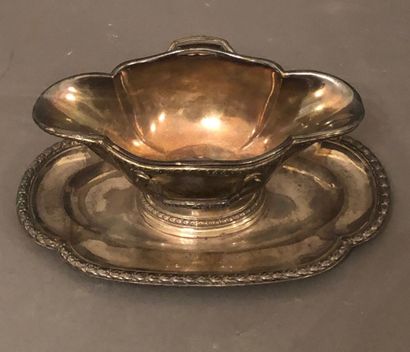 Saucière à plateau adhérent en argent à frise...
