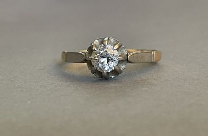 Bague en or jaune et platine sertie d'un...