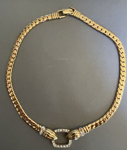 Collier en métal doré à maille gourmette...