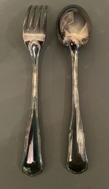 Trois couverts de naissance en métal argenté...