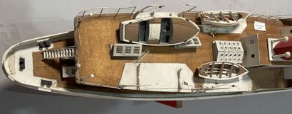 Lot de deux maquettes de bateaux :

Maquette...