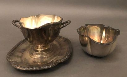 Saucière à plateau adhérent en argent à frise...