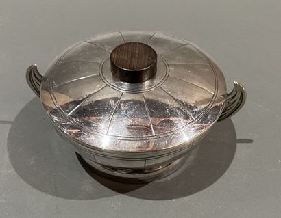Pot couvert en métal argenté Art Déco, la...