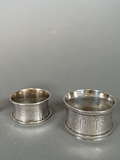 Lot de cinq ronds de serviette et un coquetier...