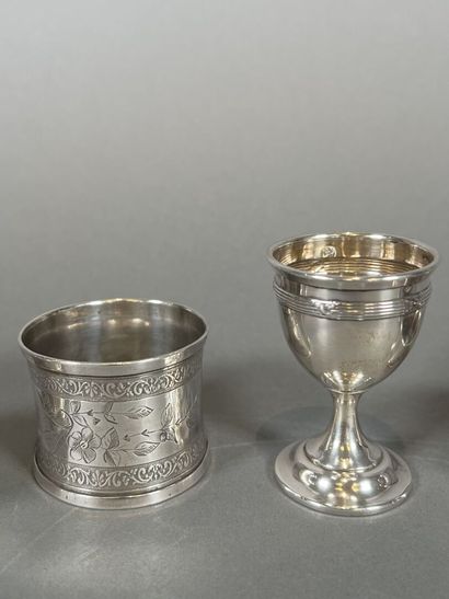 Lot de cinq ronds de serviette et un coquetier...