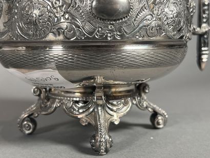 Lot de métal argenté comprenant : une cafetière,...