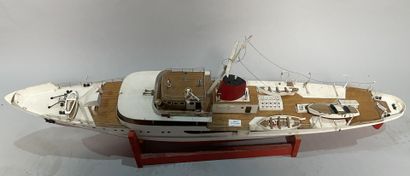 Lot de deux maquettes de bateaux :

Maquette...