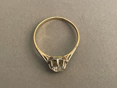 Bague en or jaune et platine sertie d'un...