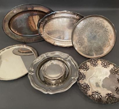 Lot de platerie et dessous de bouteille en...