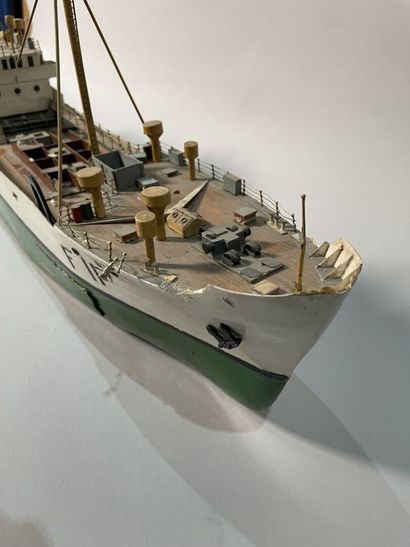 Lot de deux maquettes de bateaux :

Maquette...