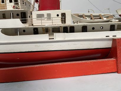 Lot de deux maquettes de bateaux :

Maquette...