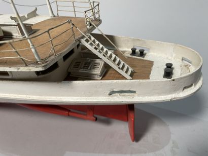 Lot de deux maquettes de bateaux :

Maquette...