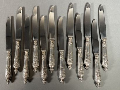 Six fourchettes à huitres en argent ciselé...