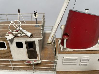 Lot de deux maquettes de bateaux :

Maquette...