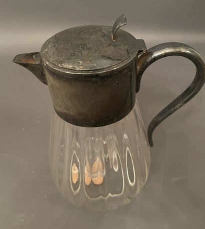 Broc à orangeade en verre et métal, avec...