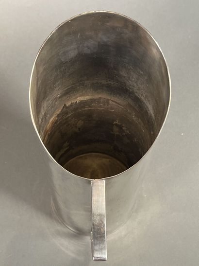 Lot de métal argenté comprenant : une cafetière,...