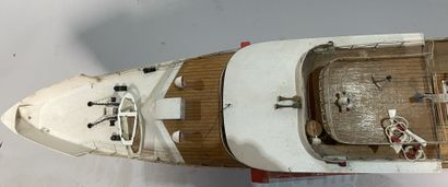 Lot de deux maquettes de bateaux :

Maquette...