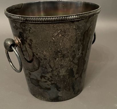 Seau à champagne en métal argenté à frise...