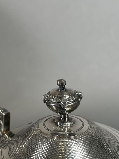 Lot de métal argenté comprenant : une cafetière,...