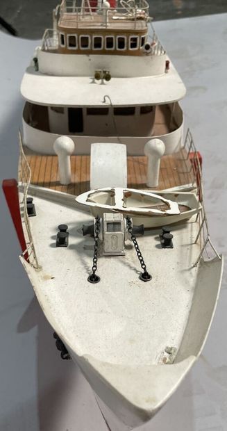 Lot de deux maquettes de bateaux :

Maquette...