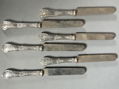 Dix couverts en argent ciselé de motif feuillagé,...