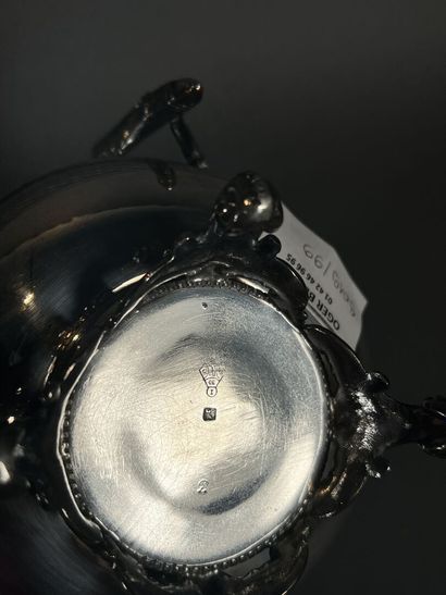 Lot de métal argenté comprenant : une cafetière,...