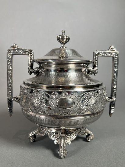 Lot de métal argenté comprenant : une cafetière,...