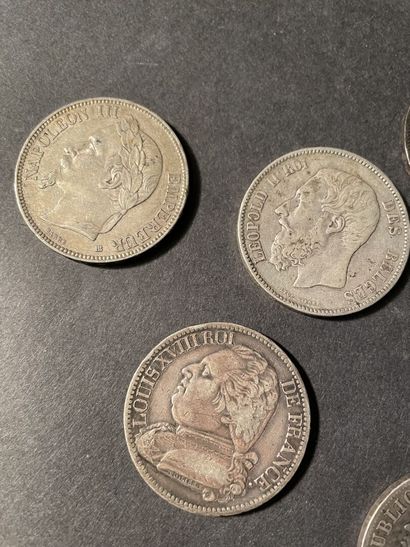 Lot of silver coins.
Weight : 249 g