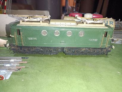 JEP electric train including level crossing,...