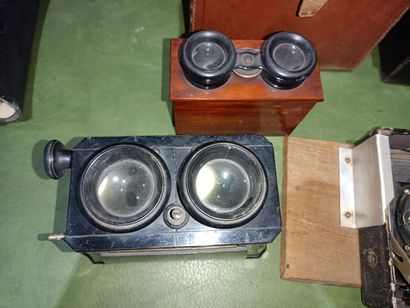Set of cameras including two viewers, two...