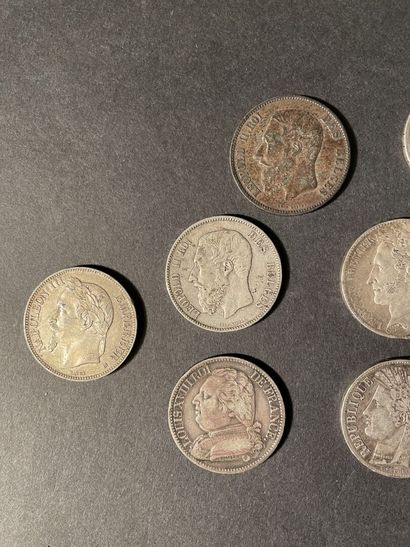 Lot of silver coins.
Weight : 249 g