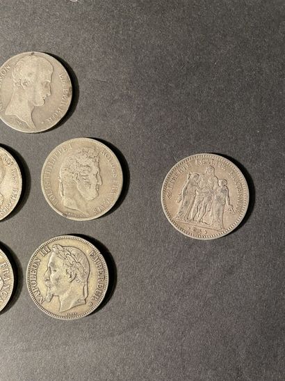 Lot of silver coins.
Weight : 249 g