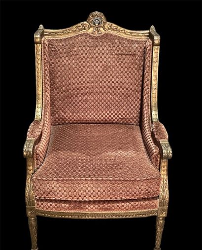 Wingchair with ears in natural wood carved...