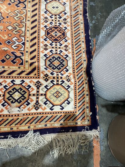 Large wool carpet
404 x 295 cm.
Heavy wear...