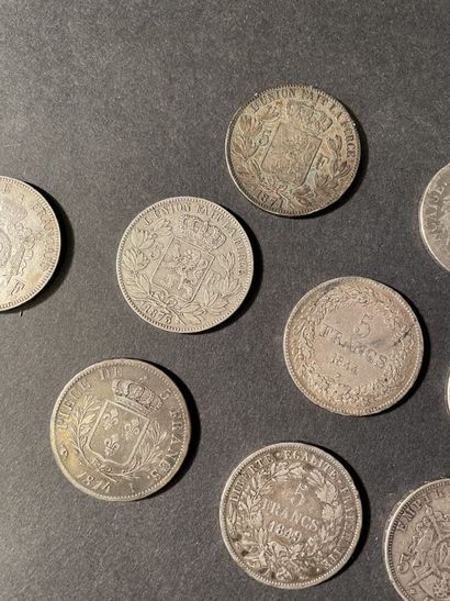 Lot of silver coins.
Weight : 249 g