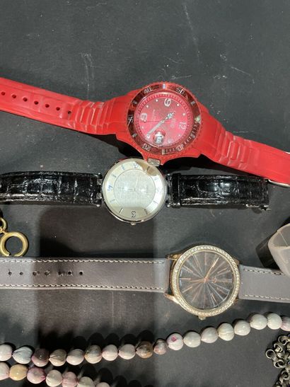 A very strong batch of costume jewelry.