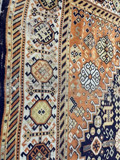 Large wool carpet
404 x 295 cm.
Heavy wear...