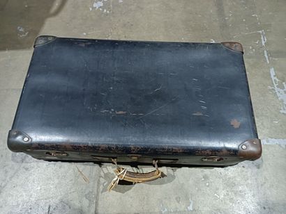 Travel suitcase. Old model.
Wear and tea...