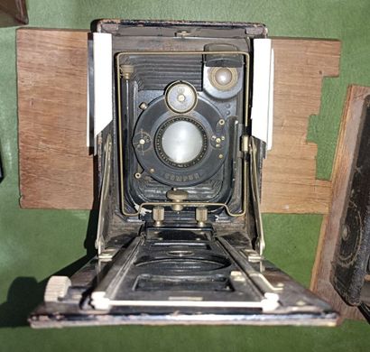 Set of cameras including two viewers, two...