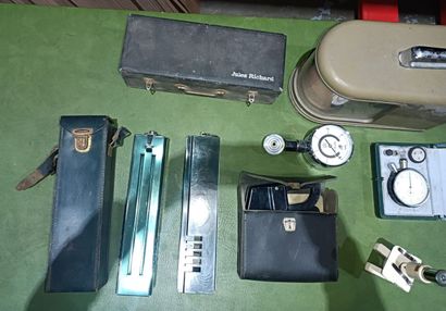 Batch of various measuring instruments including...