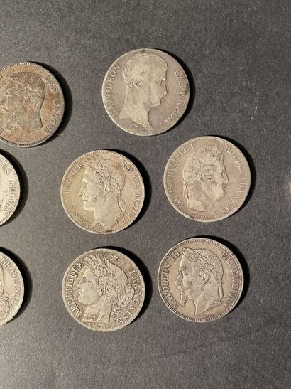 Lot of silver coins.
Weight : 249 g