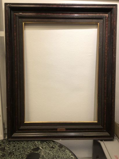 Wood frame with imitation tortoiseshell molding
Ext:...