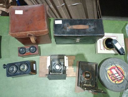 Set of cameras including two viewers, two...
