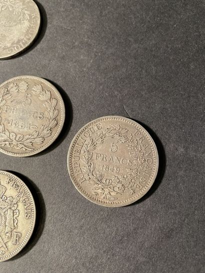 Lot of silver coins.
Weight : 249 g