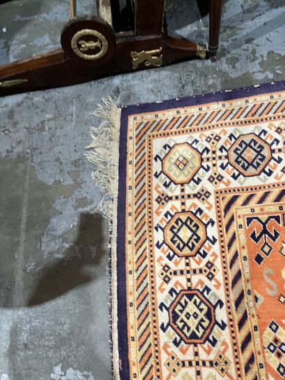 Large wool carpet
404 x 295 cm.
Heavy wear...