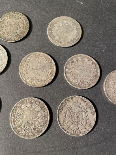 Lot of silver coins.
Weight : 249 g