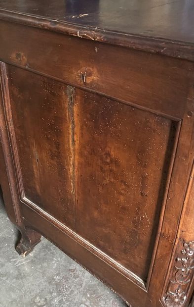 Natural wood chest of drawers, crossbow front...