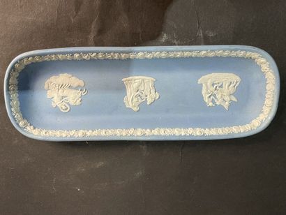Small batch of Wedgewood porcelain:
- vase,...