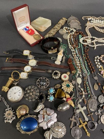 Large lot of costume jewelry including rings,...